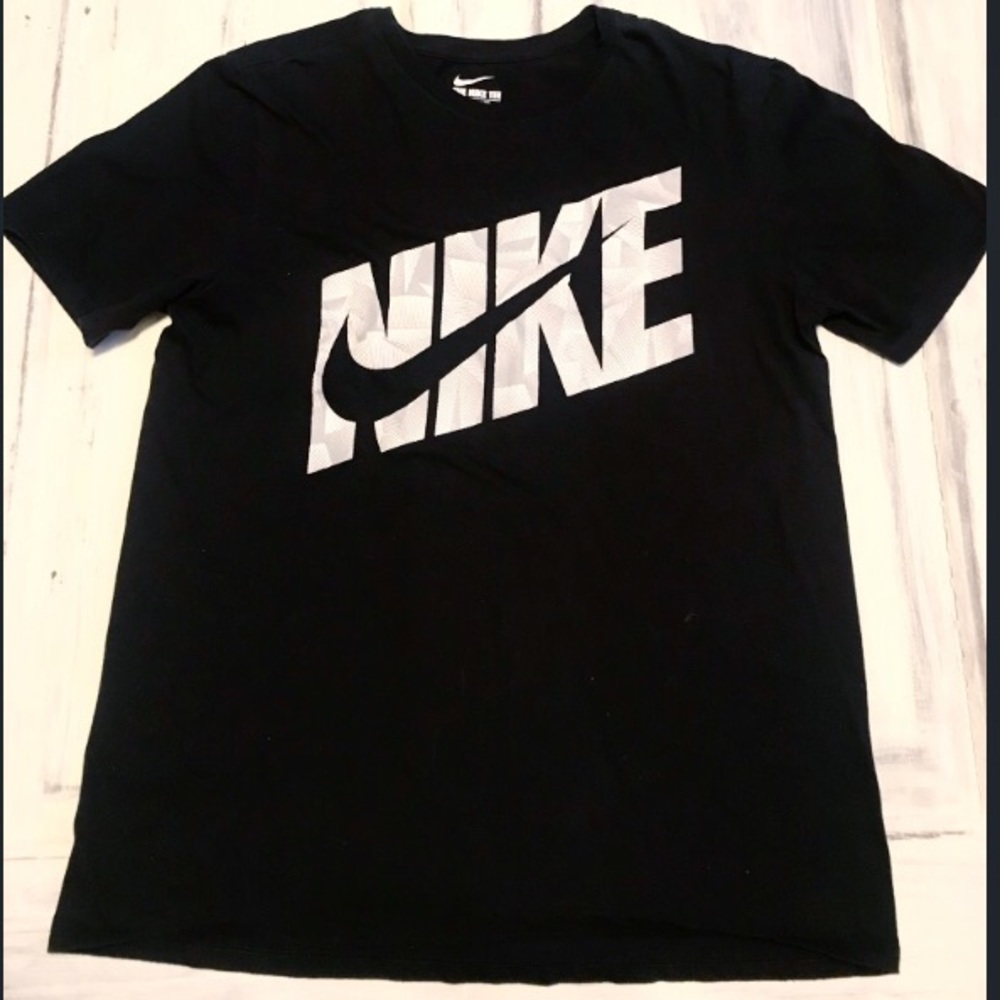 🔥Nike Tee🔥 Excellent condition! Boys Large